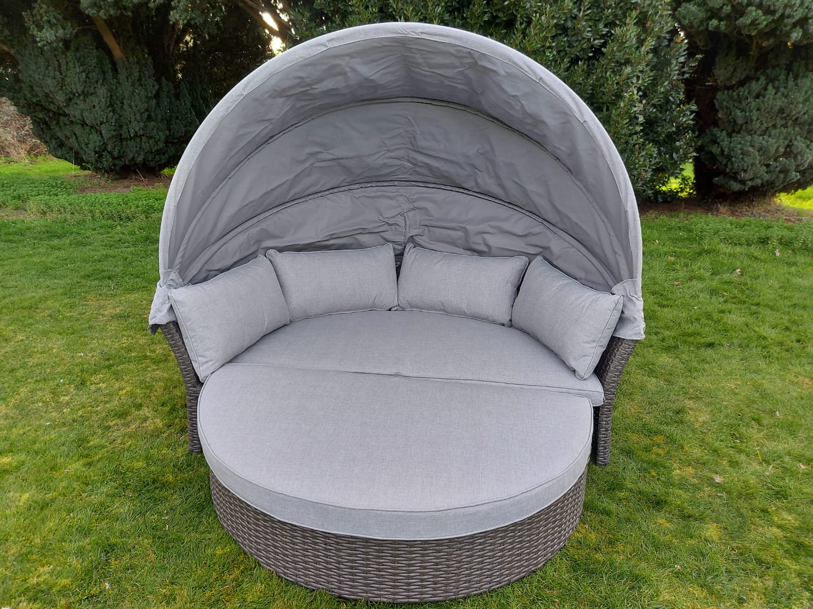 PLATINUM DAY BED WITH CANOPY