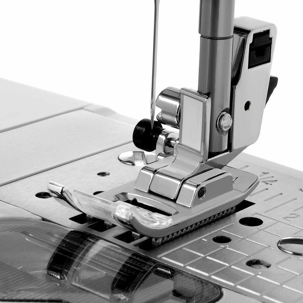 Bro Innov-&iacute;s Pacesetter PS500 Computerized Sewing Machine / Optional Distin Starter Sewing Package